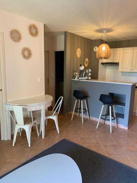 Appartement Cosy Avec Climatisation Reversible Golf De Saumane מראה חיצוני תמונה